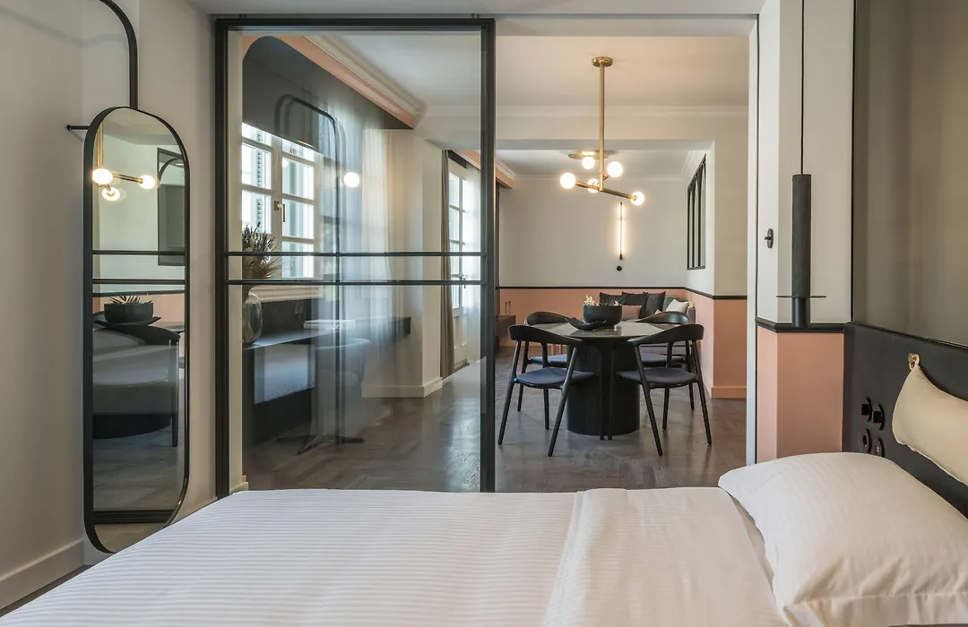 72 Ad Urban Comfort Suites-1